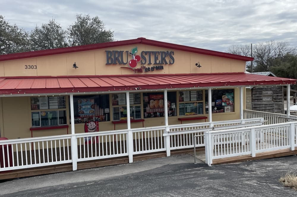Old-fashioned ice cream shop Bruster's Real Ice Cream permanently closed in Hudson Bend