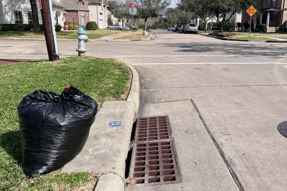 Garbage bags being used in the city of Bellaire. (Melissa Enaje/Community Impact Newspaper)