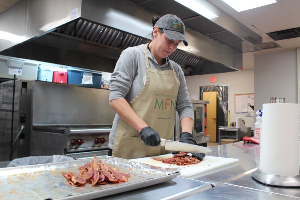 Co-owner Amanda Kemp begins meal preparation. (Jessica Shorten/Community Impact)