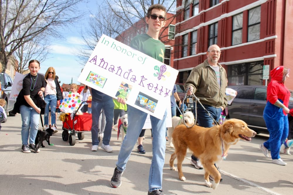Parade participants tribute to Amanda Kelly