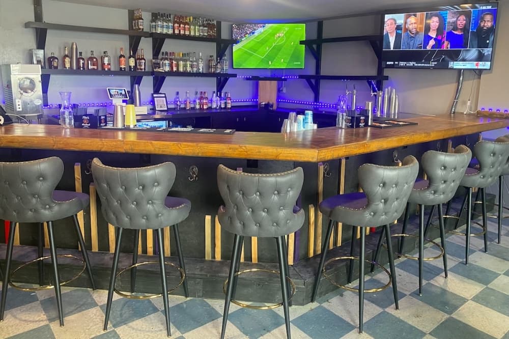 Lass Cafe & Cocktails to begin serving sandwiches, burgers, drinks in New Braunfels