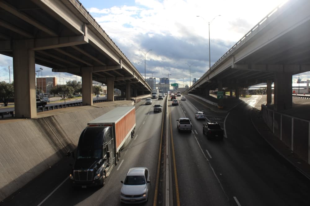 Austin City Council urges TxDOT to change I-35 widening plan