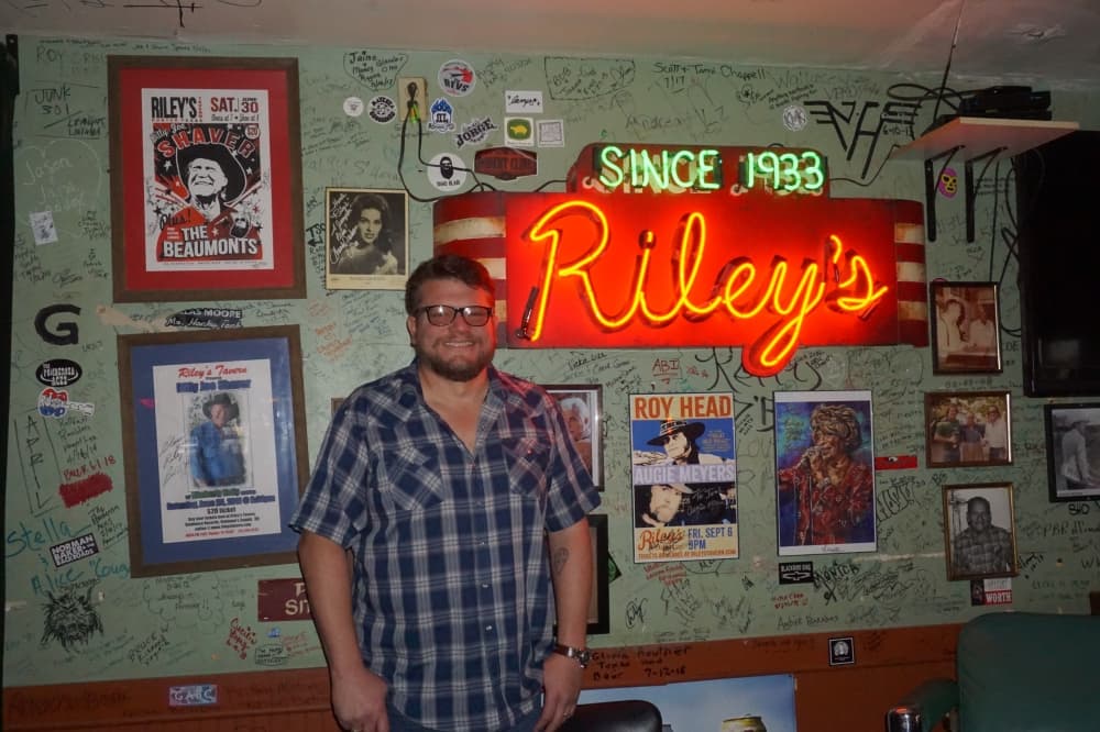 Riley’s Tavern, Authentic Hill Country saloon packed with brews and tunes since 1933