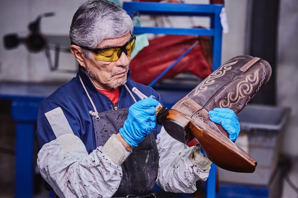 Texas-based boot-maker Lucchese kicks its way into Baybrook Mall with a new store