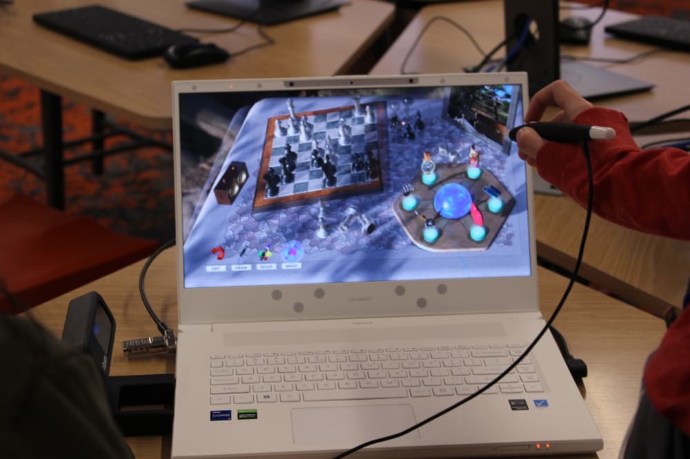 The library's second floor contained tables set up with virtual reality games and computer stations. (Alex Reece/Community Impact)