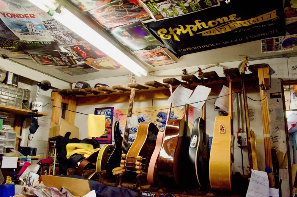 Rockin Robin has three fulltime repair specialists, including two for guitars and one for amplifiers. 