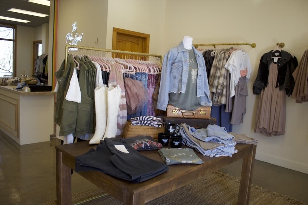 The boutique offers a range of women's lifestyle products, including clothing, shoes and accessories. (Elle Bent/Community Impact)