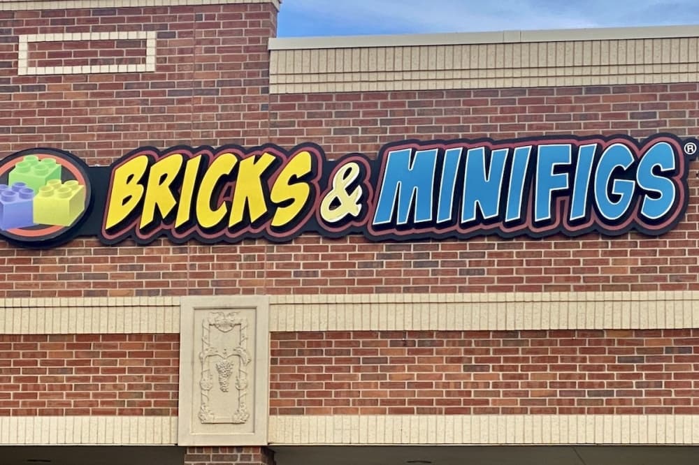 Bricks & Minifigs store closes Grapevine location in Vineyard Marketplace