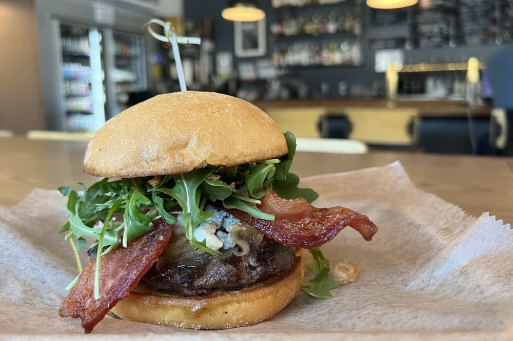 Turnstile: Versatile neighborhood restaurant serves breakfast, dinner and drinks