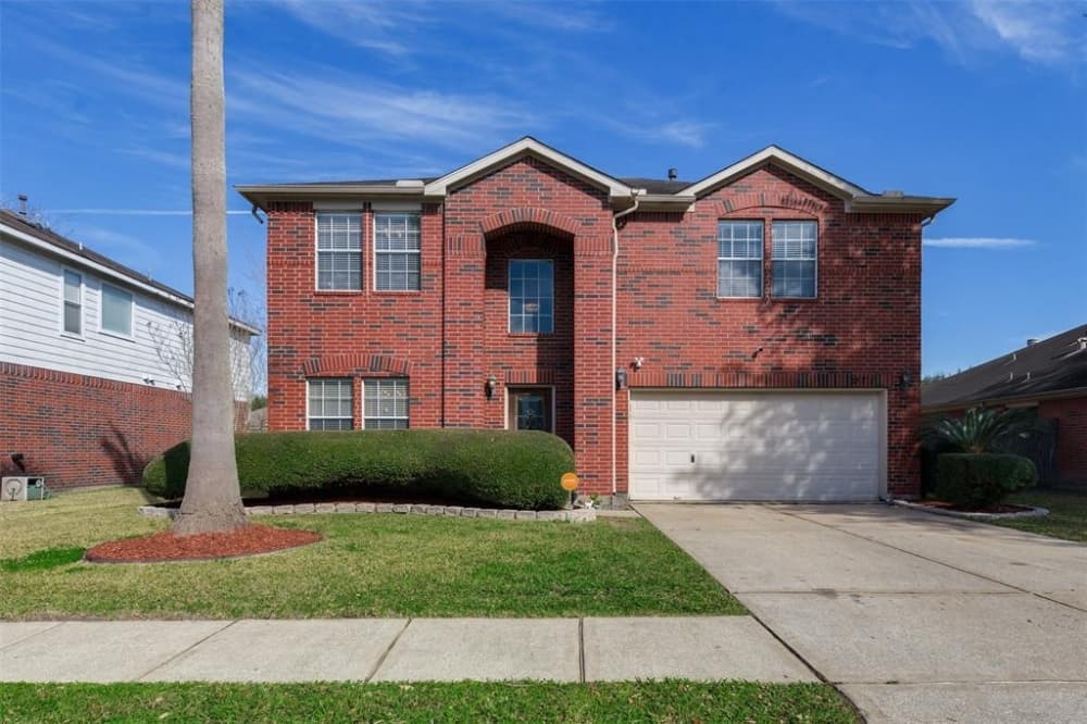 1 home under contract: Learn more this month's feature neighborhood, South Hampton