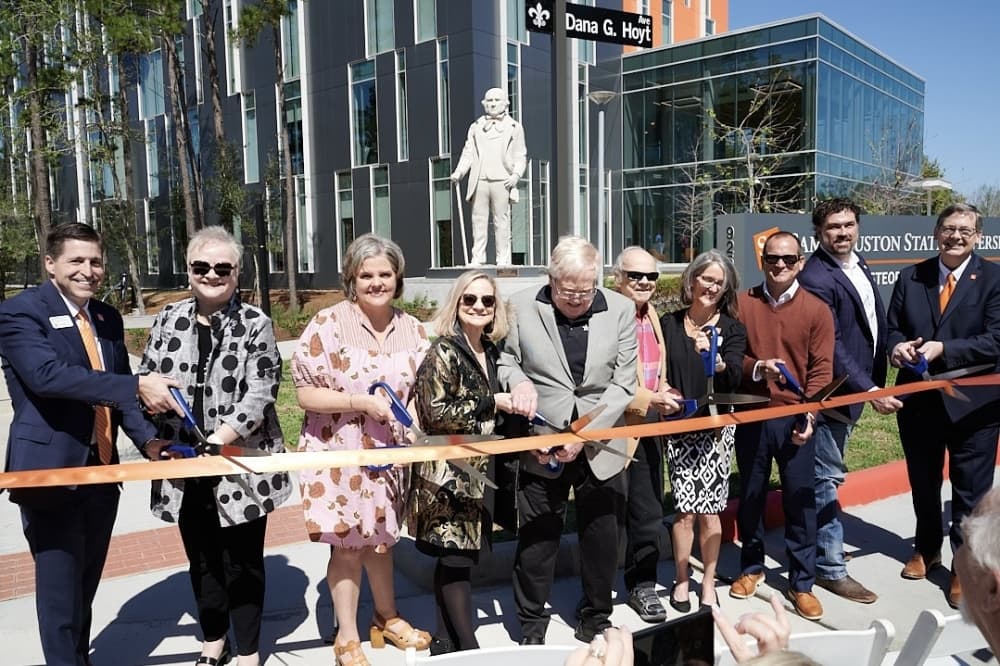Sam Houston statue unveiled at SHSU College of Osteopathic Medicine in Conroe