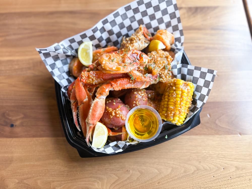 snow crab boil with corn and potatoes 