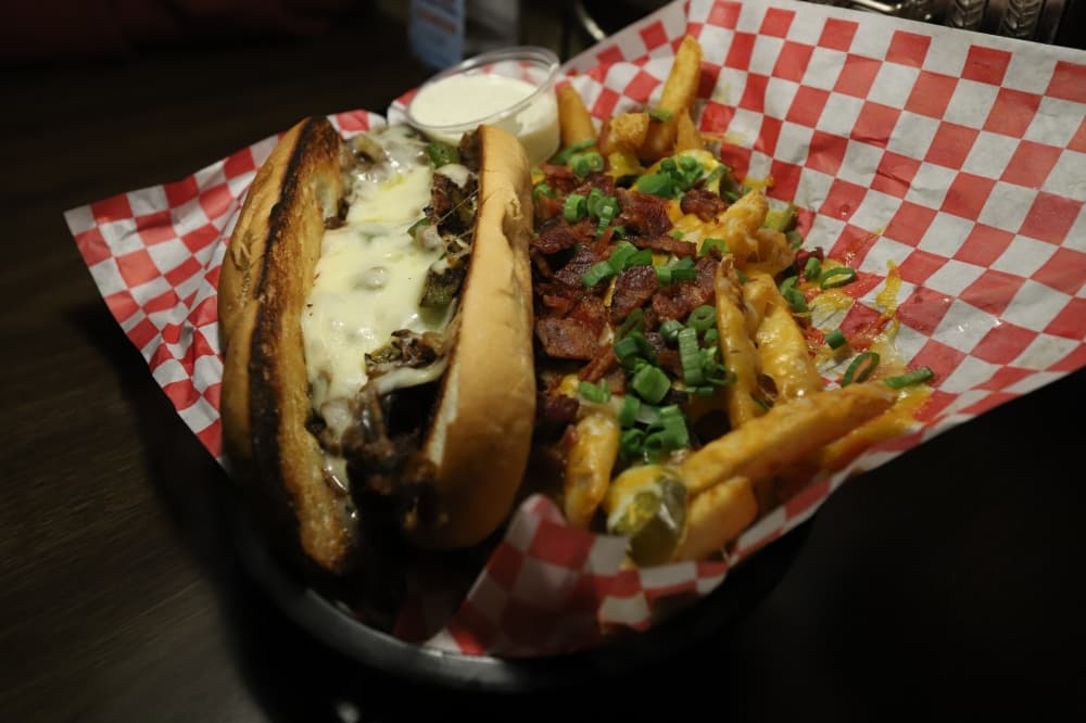 ‘Upscale dive bar’ Lakewood Landing serves cocktails, comfort to East Dallas community