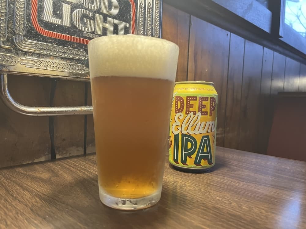 Lakewood Landing serves a number of local beers, including Deep Ellum Brewing. (Kevin Cummings/Community Impact)