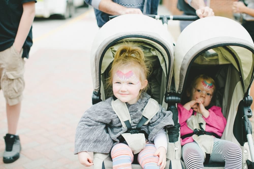 ‘Arts in Bloom’ Festival is a three-day celebration in the historic, cultural district of McKinney featuring over 125 artists, interactive creative activities for children, food, wine and live music. (Courtesy City of McKinney/Photos by Cassie Loree Photography)