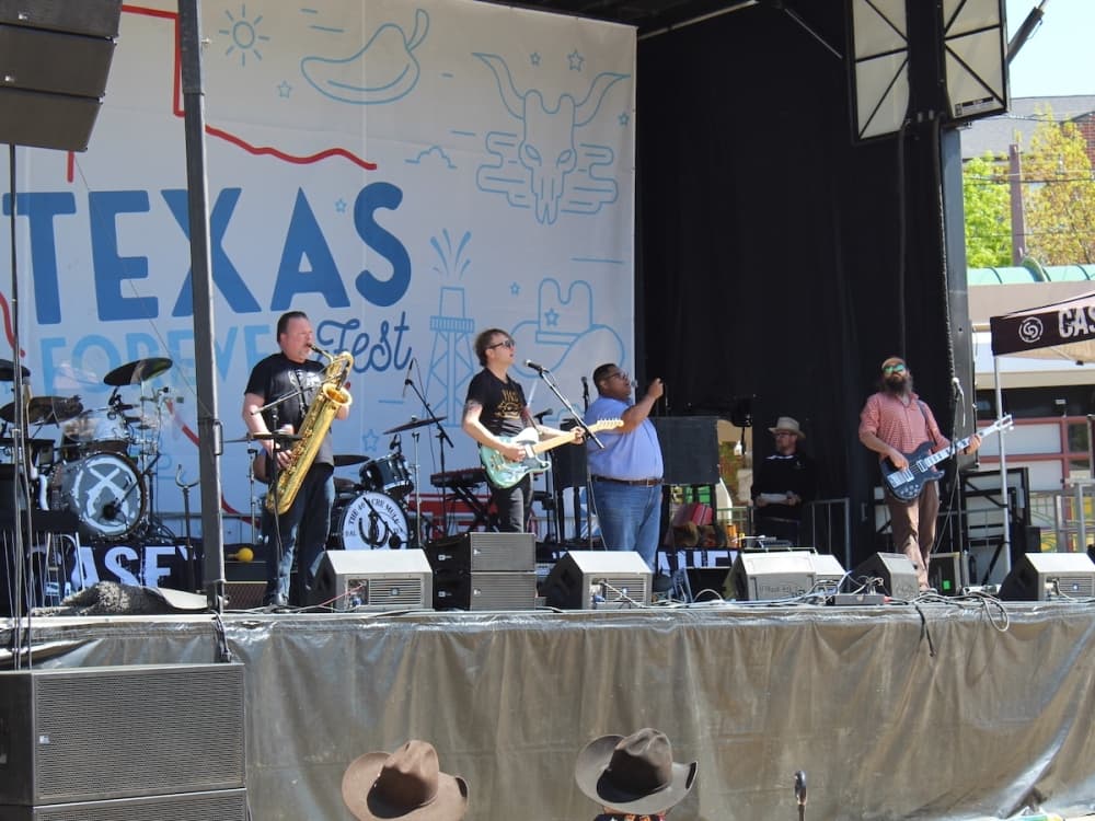 The Powell Brothers performing