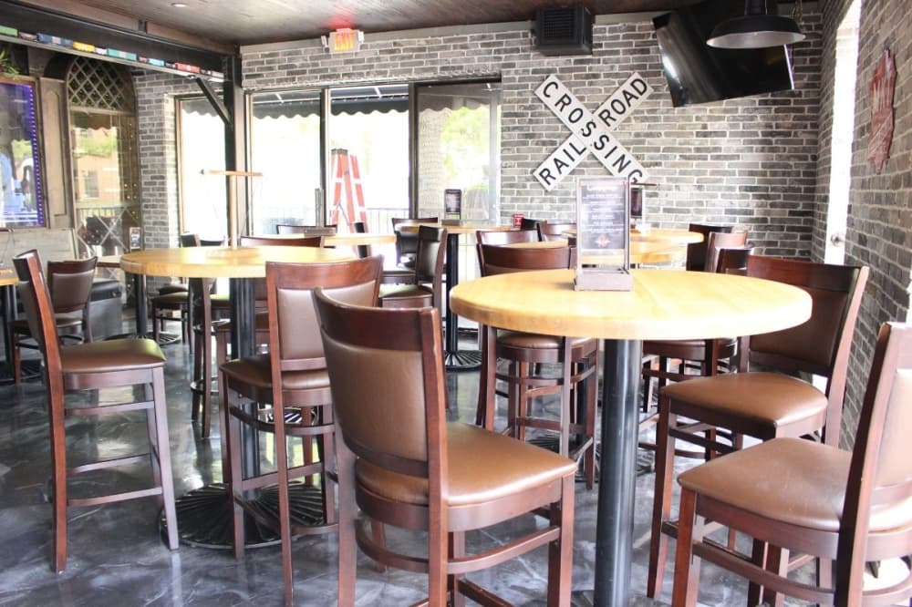 Katy Crossing features both inside and outside seating. (Asia Armour/Community Impact)