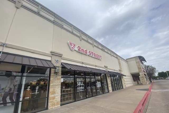2nd Street offers second-hand luxury clothing, accessories in east Frisco