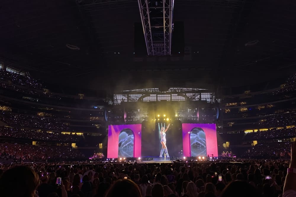 Taylor Swift makes 'very generous donation' to Tarrant Area Food Bank