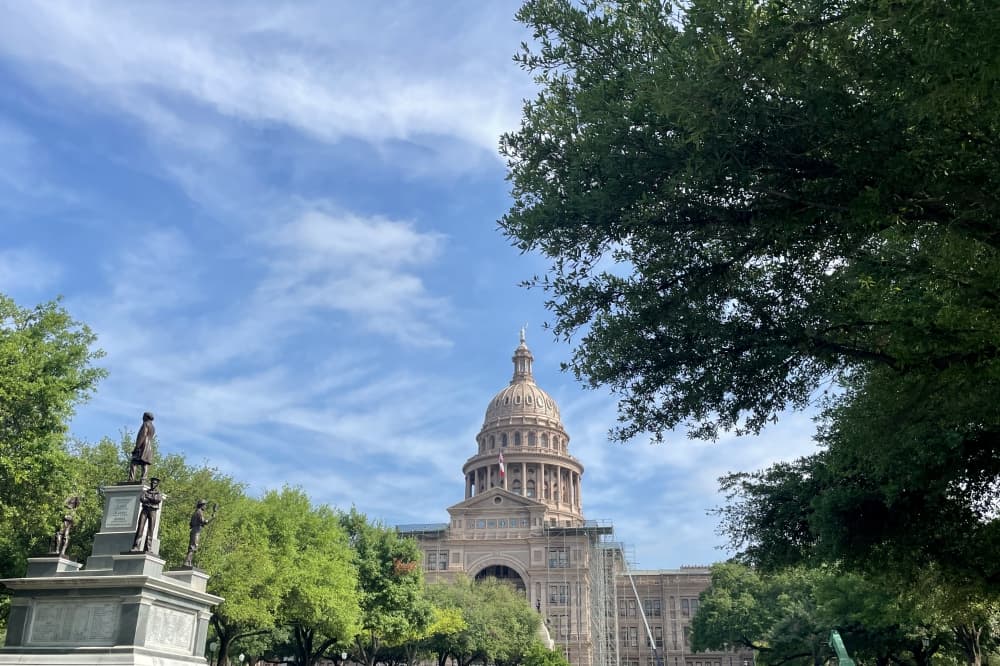 Texas Senate passes bills to limit children’s access to drag shows, ‘sexually oriented performances’