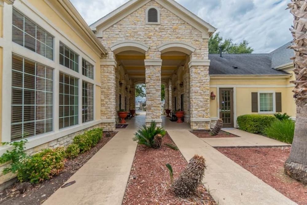 Dominium announces $11.3M rehab of 240-unit affordable-housing apartment complex in Austin