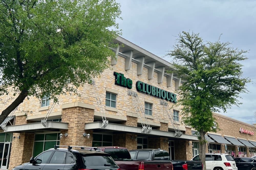 Exterior of The Clubhouse Indoor Golf