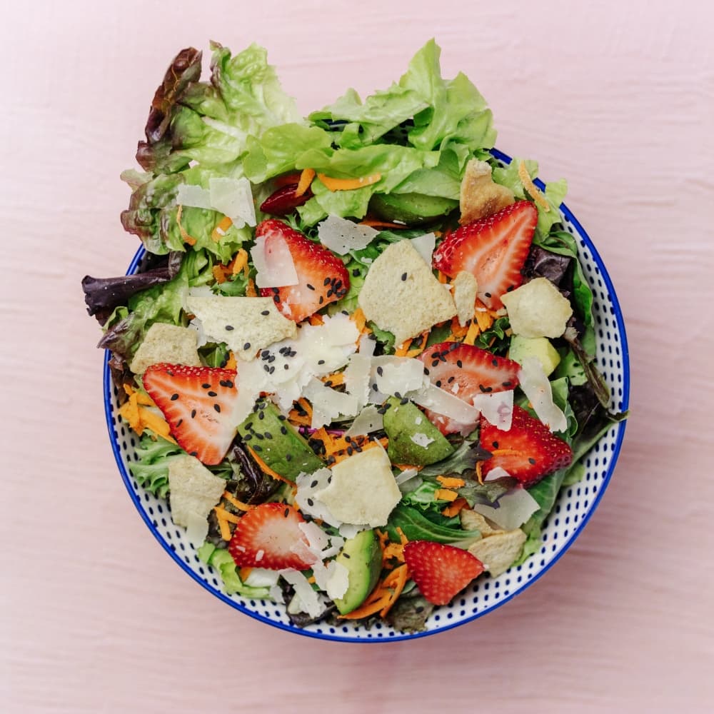 Sweet Adelyne ($12.95), named after Tran’s daughter, is a salad made with romaine lettuce, mixed greens, carrot, cucumber, avocado, strawberries, parmesan and pita chips. (Courtesy Juicepop & More)