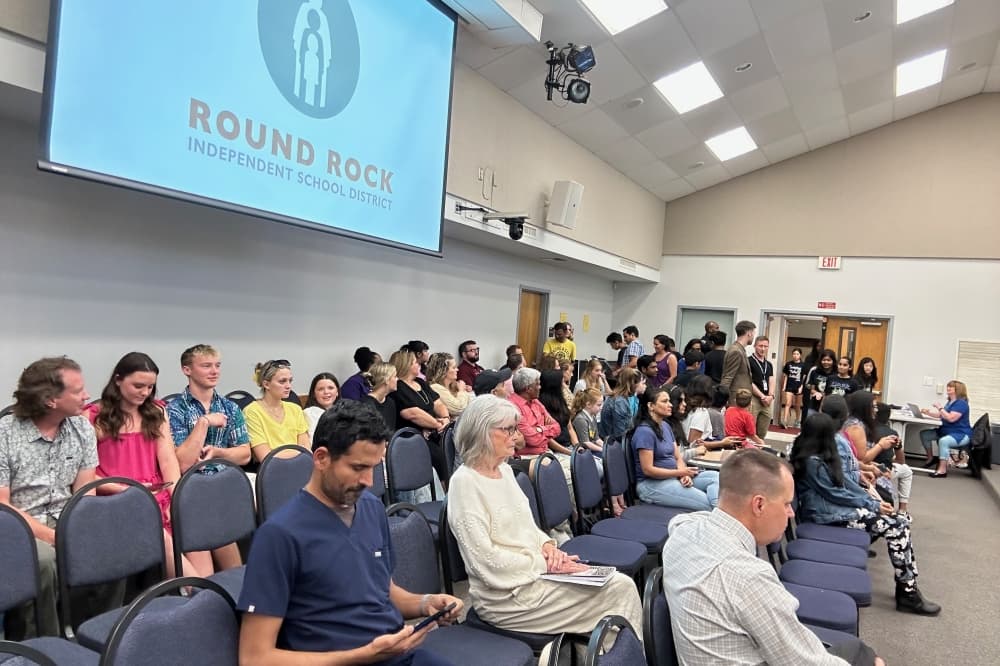Community members call on Round Rock ISD to maintain library assistant positions