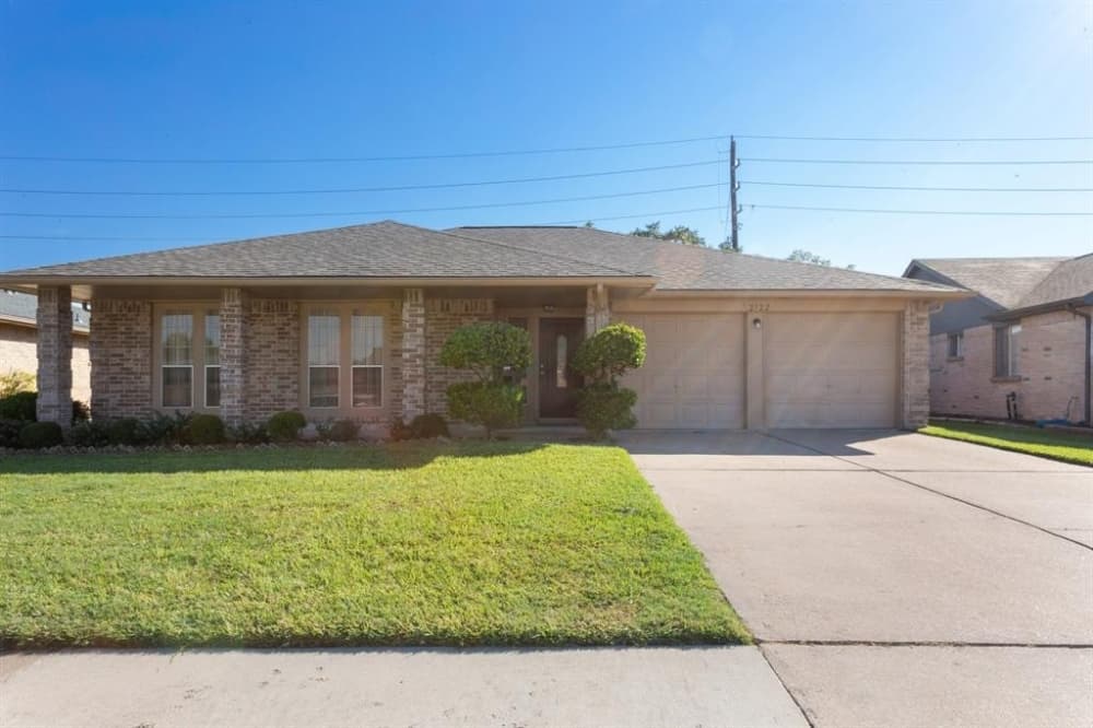 1 home on the market: Learn more about this month's featured neighborhood, Barrington Place