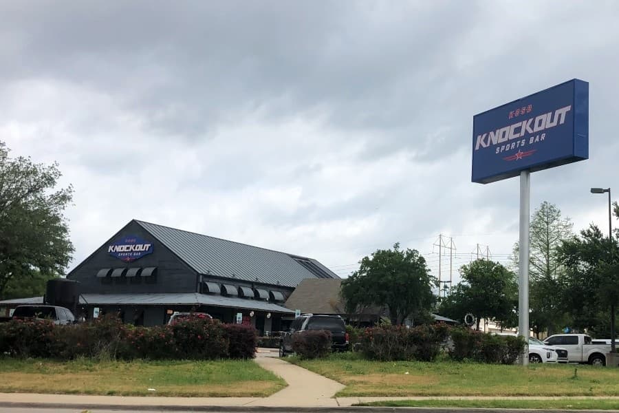 Knockout Sports Bar serving wings, beer in Grapevine