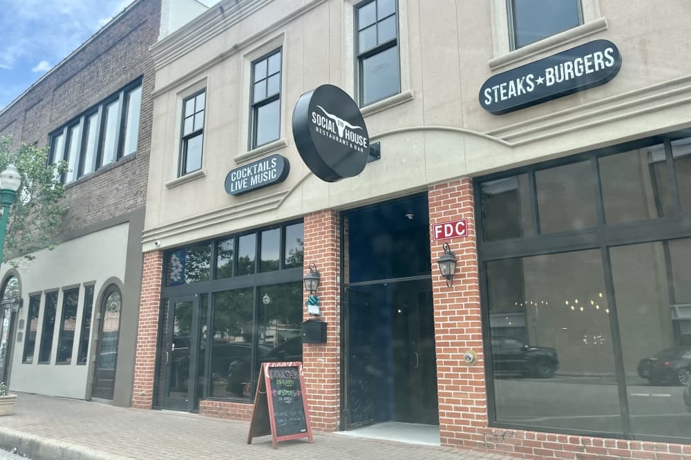 219 Social House now serving in Conroe