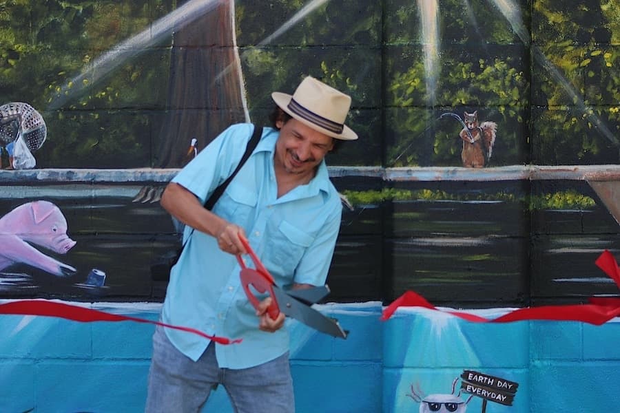 Perez unveils his mural with a ribbon-cutting April 27. (Amira Van Leeuwen/Community Impact)