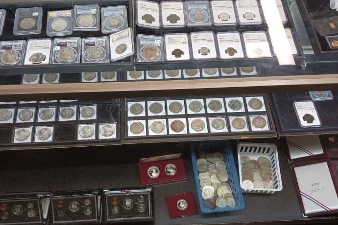 New owner takes over Village Coin Shop in North Austin