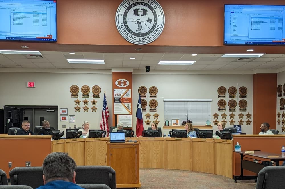 Hutto ISD trustees weigh longevity stipend for teachers, staff