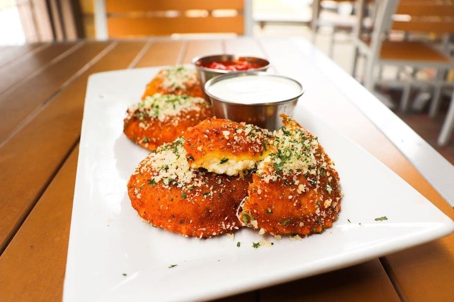 The toasted ravioli has a crunchy exterior but a soft filling. (Zara Flores/Community Impact)