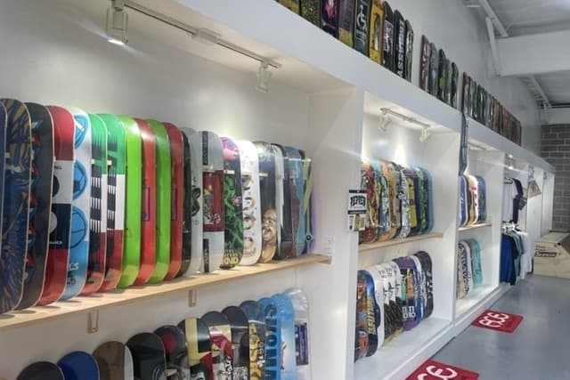 New Katy skateboard shop comes with indoor mini-ramp, full board customization
