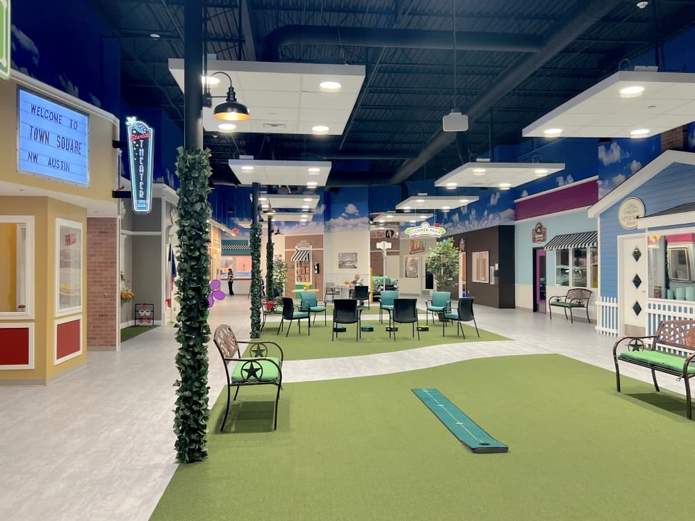 
Glenner Lawn is located in the middle of the shopping center. 
