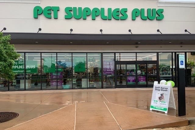 Pet supply retailer Pet Supplies Plus opens in Sugar Land
