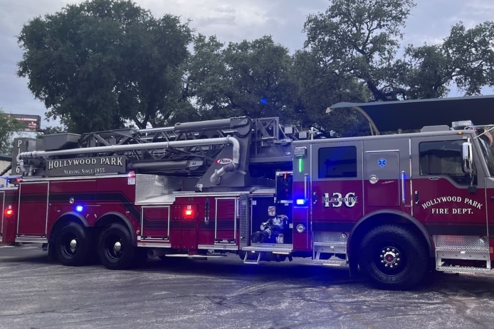 Hollywood Park unveils new fire ladder truck