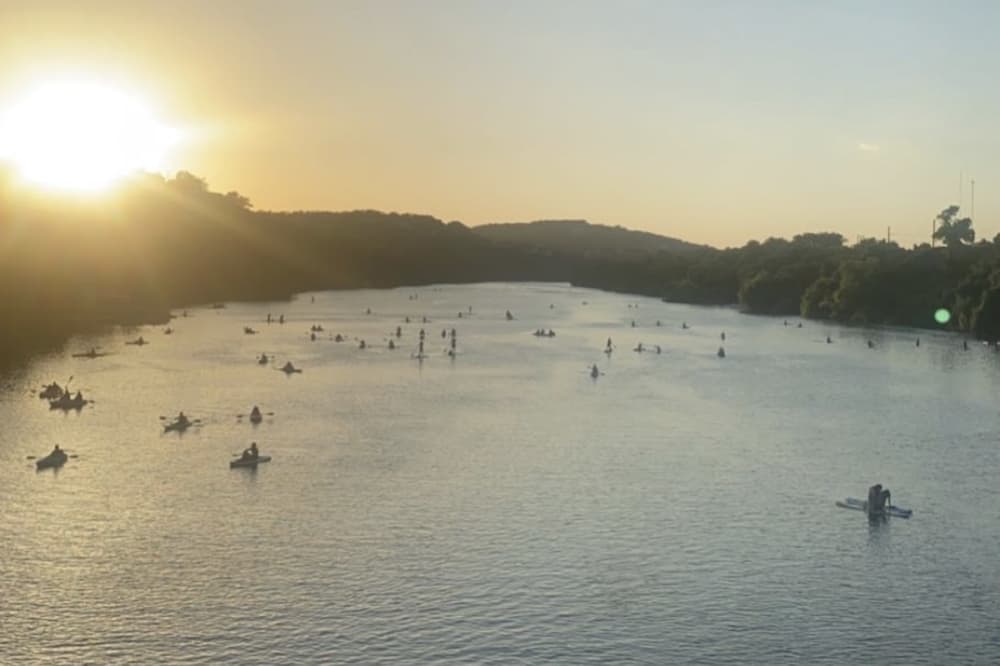 City officials warn to avoid contact with algae found at Lake Austin, Lady Bird Lake