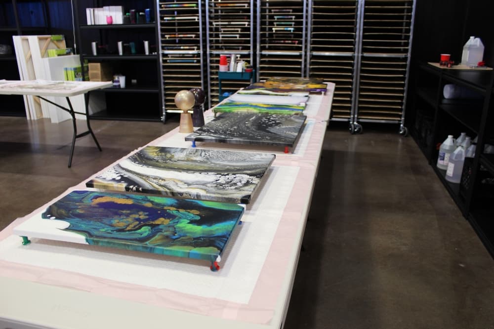 Hawaii Fluid Art offers classes specializing in acrylic pour painting. (Colby Farr/Community Impact)