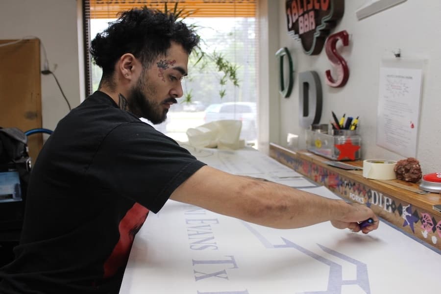 Signs Arts reopens in San Marcos under new owner