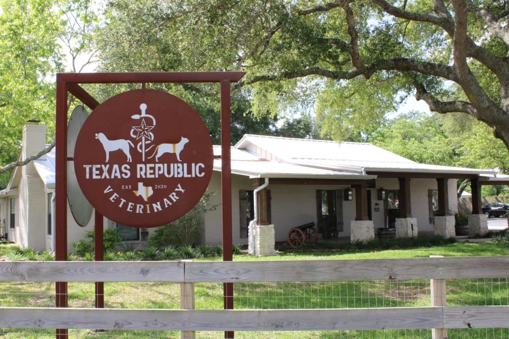 Mom and pop vet provides personal pet care to local community at Texas Republic Veterinary Hospital