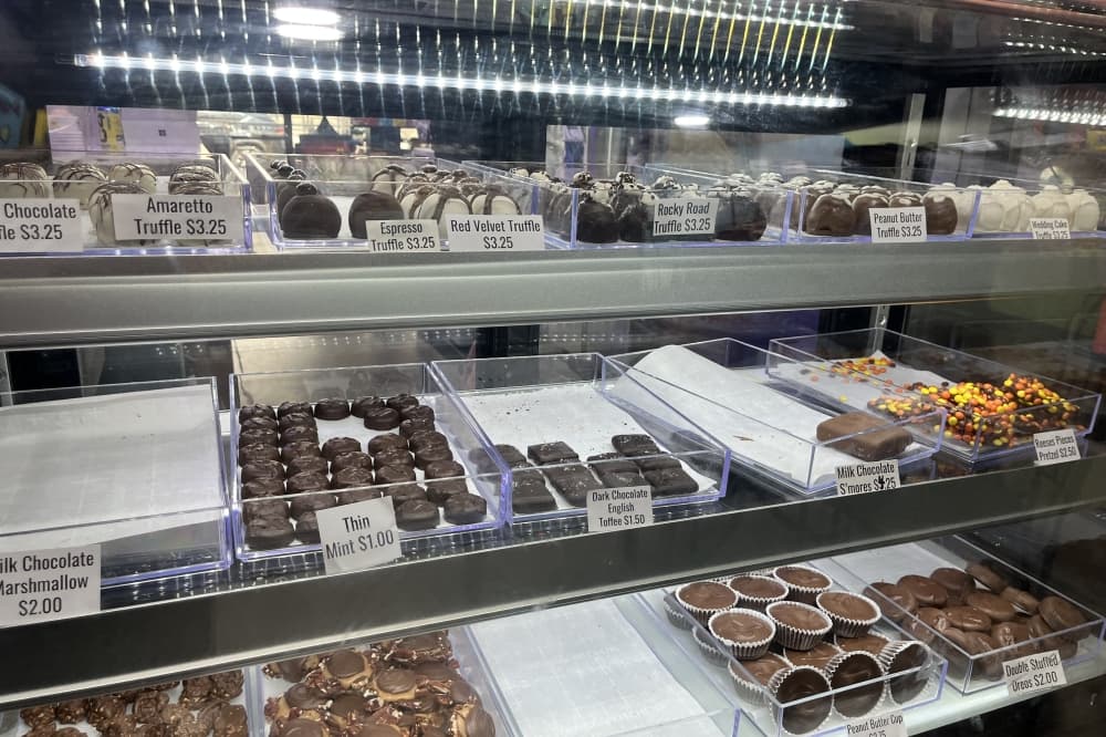 The shop offers different chocolate truffles. (Peyton MacKenzie/Community Impact)