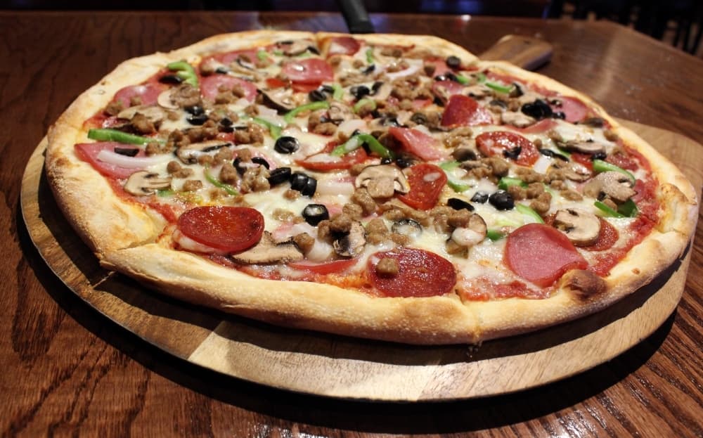 Italian special pizza ($18.99 large) includes pepperoni, sausage, Canadian bacon, mushrooms, green peppers, onions and black olives. (Karen Chaney/Community Impact)
