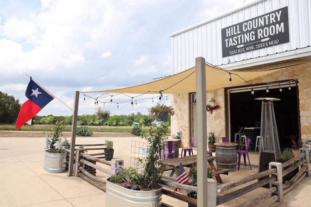 Hill Country Tasting Room under new ownership, still offering local beer, wine