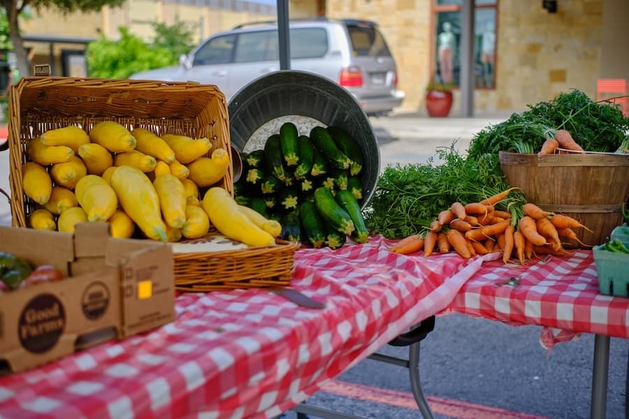 The Bee Cave Farmers Market, along with its Young Entrepreneurs program, debuted June 4 at the Hill Country Galleria. (Courtesy Bee Cave Farmers Market)