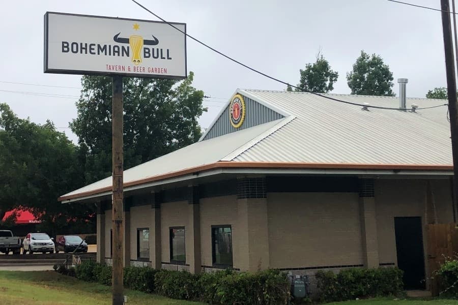 Bohemian Bull bringing craft burgers, beer to Grapevine this summer