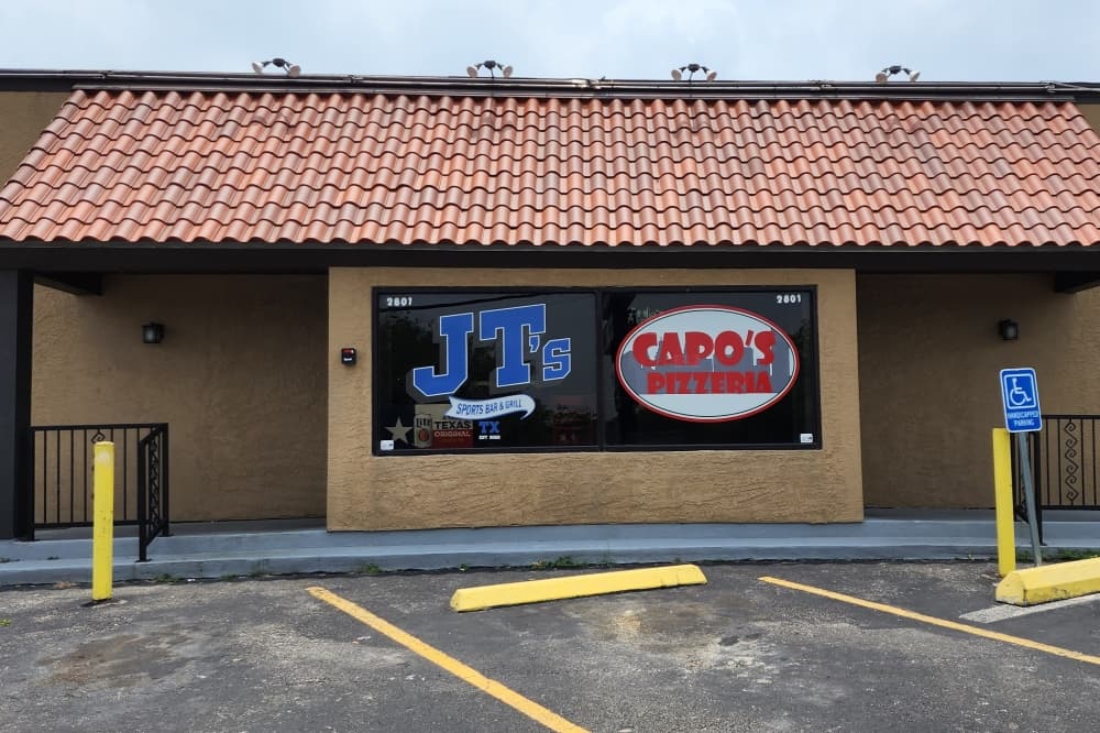 Capo's Pizzeria opens its sixth San Antonio-area location in Universal City