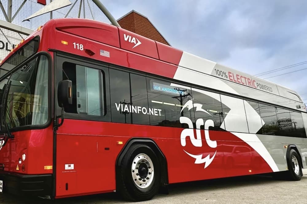 VIA rolls out all-electric buses across San Antonio